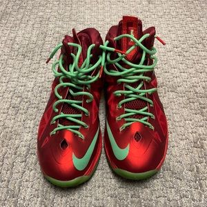 Nike LeBron 10 X Christmas - Mens Size 10 Basketball Shoes 2012